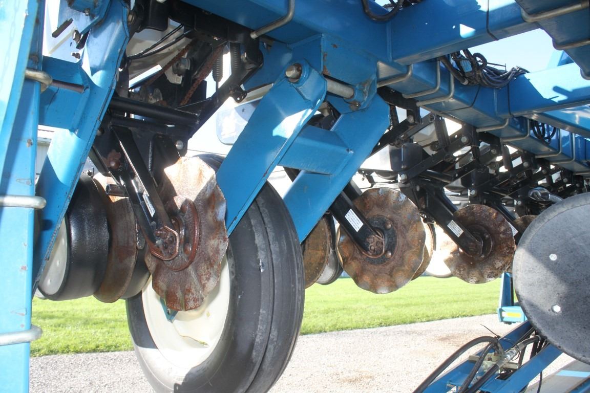 Kinze 3600 16/31 interplant, notill planter, KPM II monitor, finger
