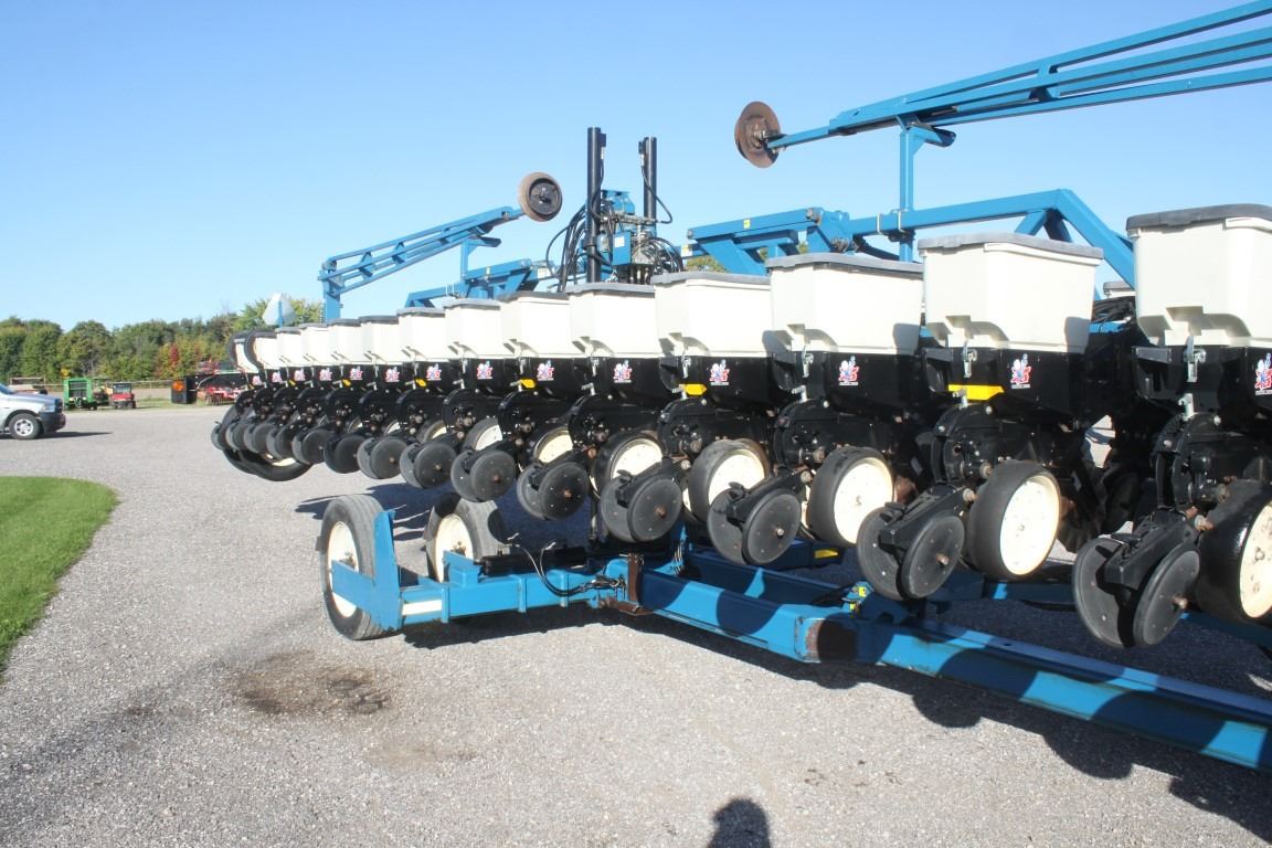 Kinze 3600 16/31 interplant, notill planter, KPM II monitor, finger