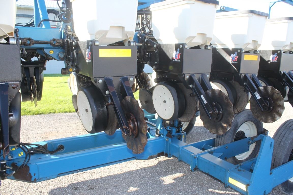 Kinze 3600 16/31 interplant, notill planter, KPM II monitor, finger