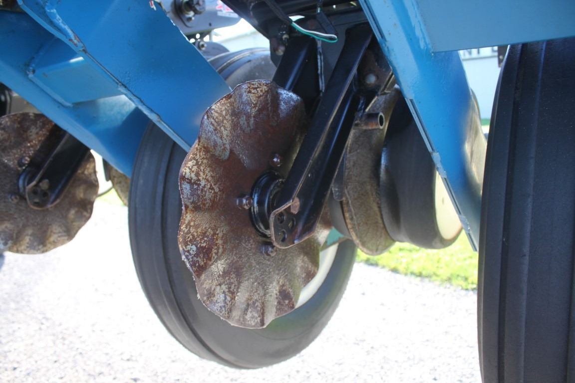 Kinze 3600 16/31 interplant, notill planter, KPM II monitor, finger