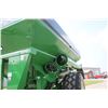 Image 12 : Brent 1082 grain cart, 35.5x32 diamond tread tires, hydraulic deflector, Green, very nice