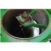 Image 16 : Brent 1082 grain cart, 35.5x32 diamond tread tires, hydraulic deflector, Green, very nice