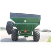 Image 7 : Brent 1082 grain cart, 35.5x32 diamond tread tires, hydraulic deflector, Green, very nice