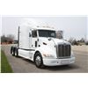 Image 4 : Peterbuilt 386 road tractor, tandem axle, white, Paccar 455hp engine, 13 speed overdrive, pro sleepe