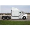 Image 5 : Peterbuilt 386 road tractor, tandem axle, white, Paccar 455hp engine, 13 speed overdrive, pro sleepe
