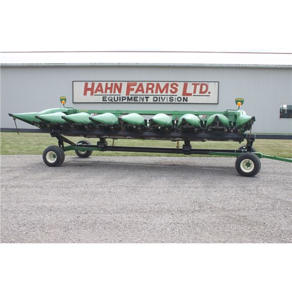 JD 608C 8 row corn head, knife rolls, single point, very clean, 2013 Model