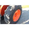 Image 12 : Kubota M9000 4wd tractor, utility special, rops, 2 remotes, 18.4x30, M940 self leveling loader, shut