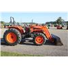 Image 5 : Kubota M9000 4wd tractor, utility special, rops, 2 remotes, 18.4x30, M940 self leveling loader, shut