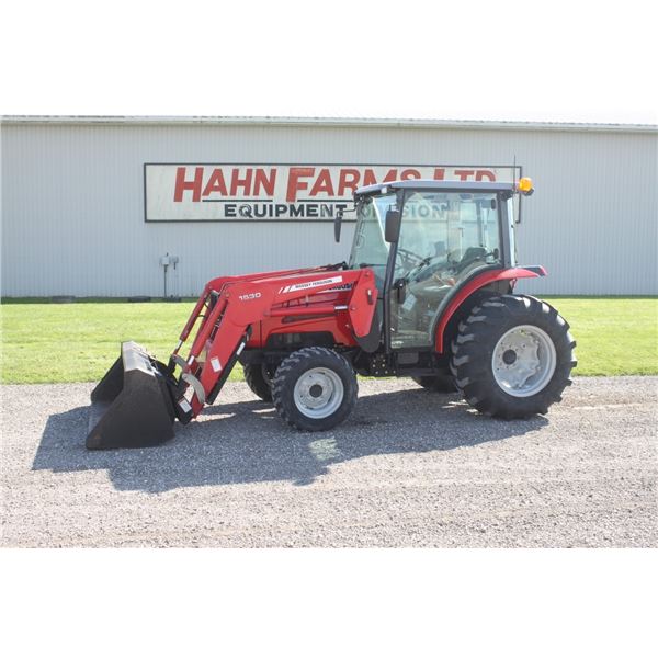 MF 1552 4wd tractor, cab, air, MF 1530 loader, Dyna QPS Power Shuttle, 2 remotes, 17.5x24, 443 hours