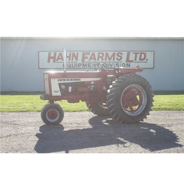 IH Farmall 656 2wd tractor, narrow front, diesel, 3pth, 18.4x38 firestone, 2 remotes, well cared for