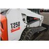 Image 9 : Bobcat T250 Trackskidsteer, cab, air, Gold Package, Power Bob-Tach,  advanced hand controls, keyless