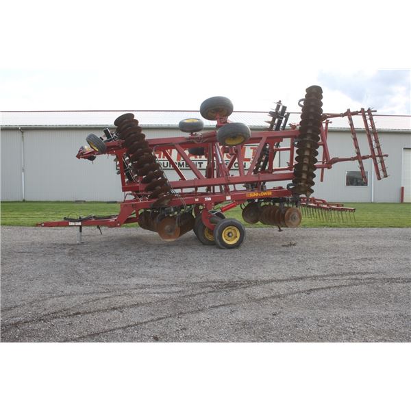 Sunflower 1433 25' hydraulic folding disc