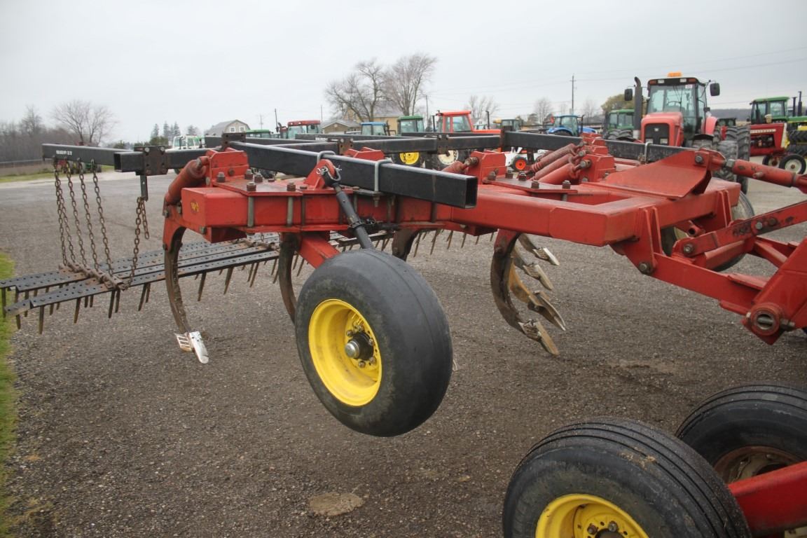 Sunflower 4310-14 7 shank disc ripper, 5 bar spike harrow, automatic ...