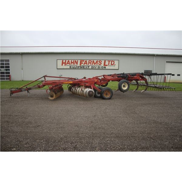 Sunflower 4310-14 7 shank disc ripper, 5 bar spike harrow, automatic reset, local consignment