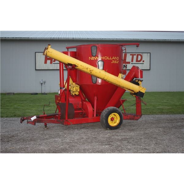 New Holland 352 mixmill, pto, loading and discharge augers, double bagger attachment, good hammers, 