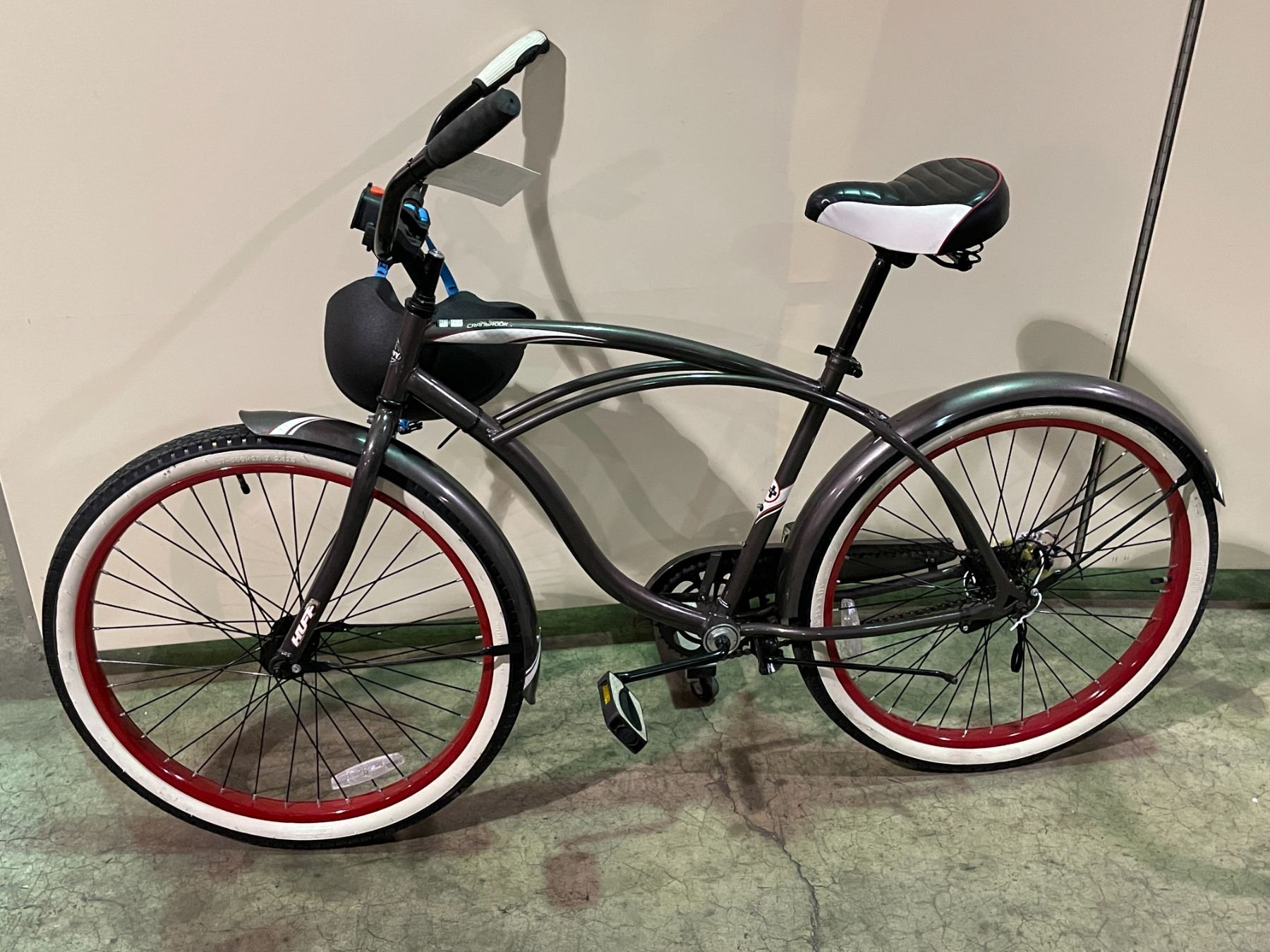 HUFFY CRANBROOK GREY SINGLE SPEED CRUISER BIKE - Able Auctions