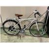 Image 2 : GT NOMAD WHITE SINGLE SPEED ELECTRIC CRUISER BIKE ( MISSING BATTERY RUNNING CONDITION UNKNOWN )