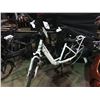 Image 2 : WHITE EVO CITY, FRONT SUSPENSION, FULL DISC BRAKES, 24 SPEED ELECTRIC CRUISER BIKE