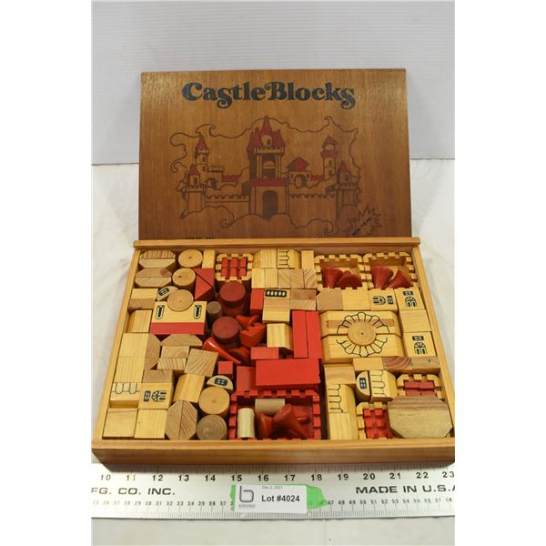 109 Piece Set of Wooden Castle Blocks