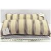 Image 1 : 2 Indoor Throw Pillows