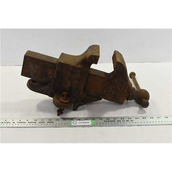 Large Cast Iron Vice