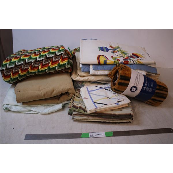 Various blankets,sheets,Knitted blanket
