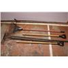 Image 2 : rakes, hoes, shovel handles