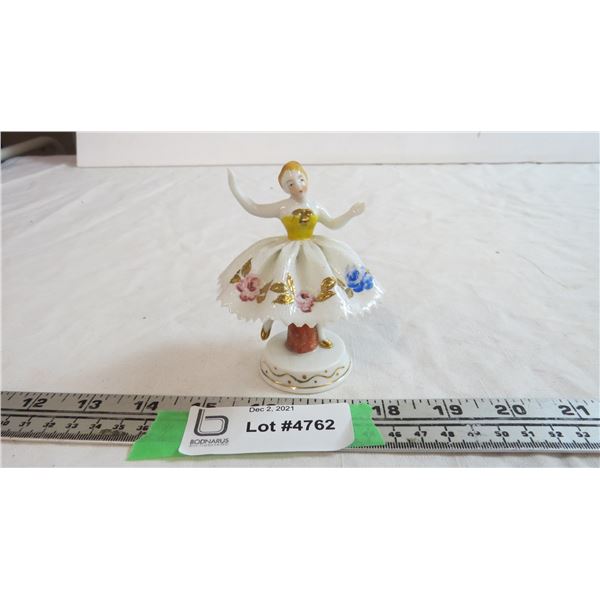 occupied japan girl figure (4" tall)