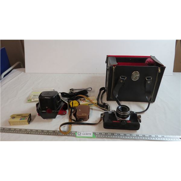 Praktica LB2 camera with accessories, case