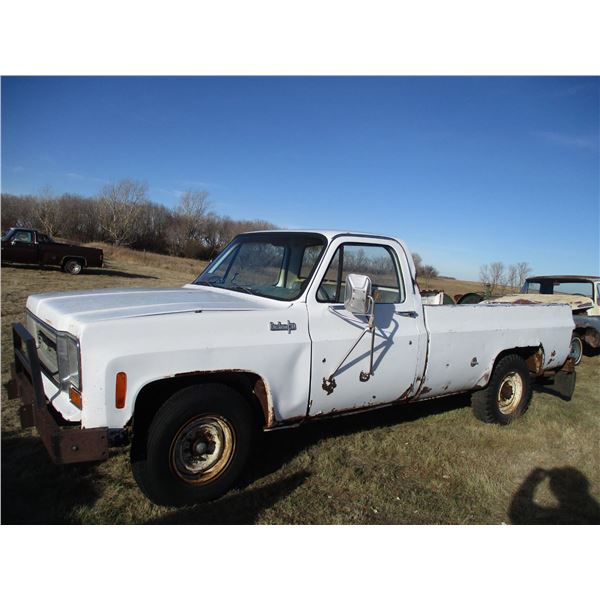 REMOTE PICKUP IN TUGASKE, SK - Chevrolet 1974 Custom 20 3/4 Ton Truck (not seized with 454 motor)