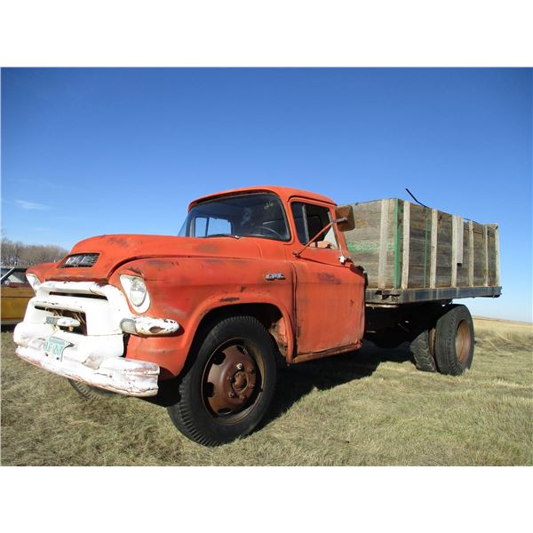 TUGAKSE - GMC Model 9600 2 Ton Truck with Grain Box   Hoist - 5 speed transmission with 261 motor