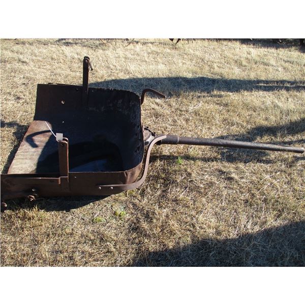 REMOTE PICKUP IN TUGASKE, SK - Vintage cast iron bucket scoop