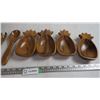 Image 3 : wooden bowls pineapple design
