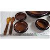 Image 2 : wooden bowls, spoon + fork