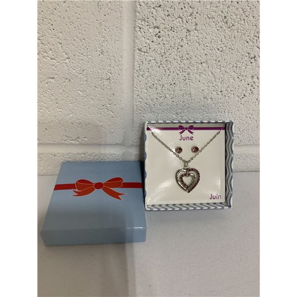 Costume Jewlery Necklace and Earing Set