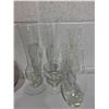 Image 5 : 9 Assorted Floral Vases