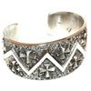 Image 2 : Navajo Kevin Yazzie Cuff Bracelet Tufa Cast Cross