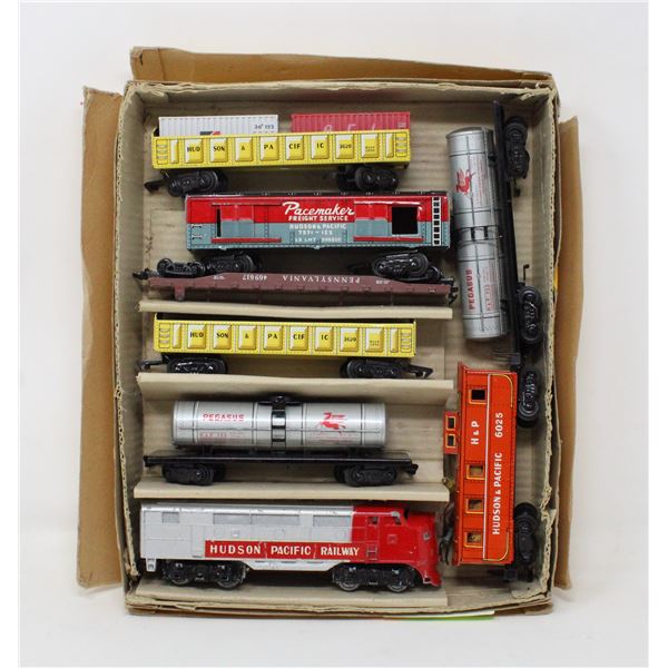 1950S METAL HO SCALE TRAIN SET BOXED