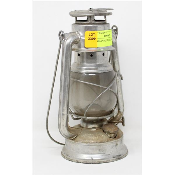 MID SIZE ANTIQUE OIL LANTERN