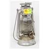 Image 1 : MID SIZE ANTIQUE OIL LANTERN