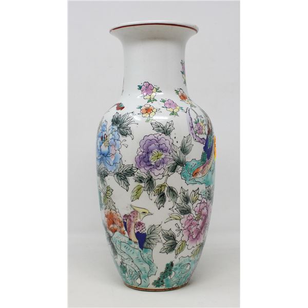 VINTAGE CHINESE HAND PAINTED VASE
