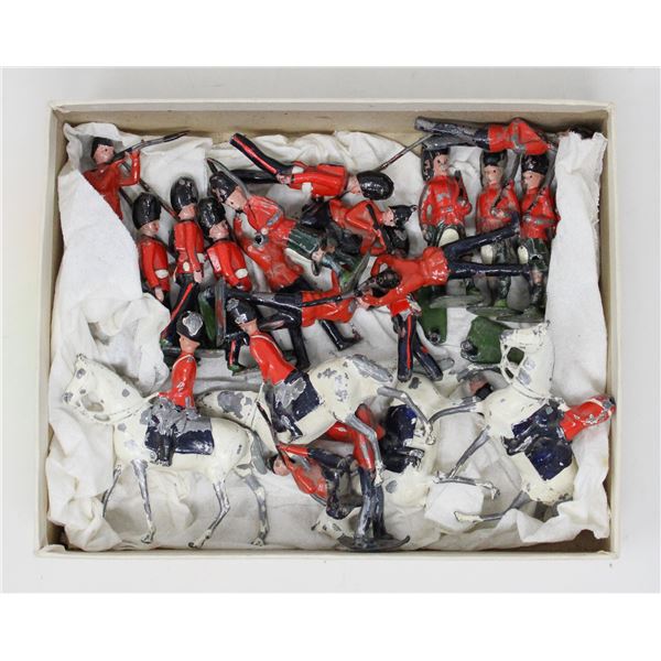 LOT OF ANTIQUE LEAD SOLDIERS