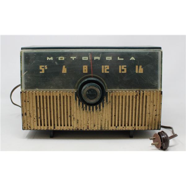 1950S MOTOROLA RADIO GREEN AND GOLD
