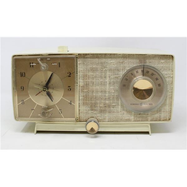 1950S GENERAL ELECTRIC RADIO WITH CLOCK