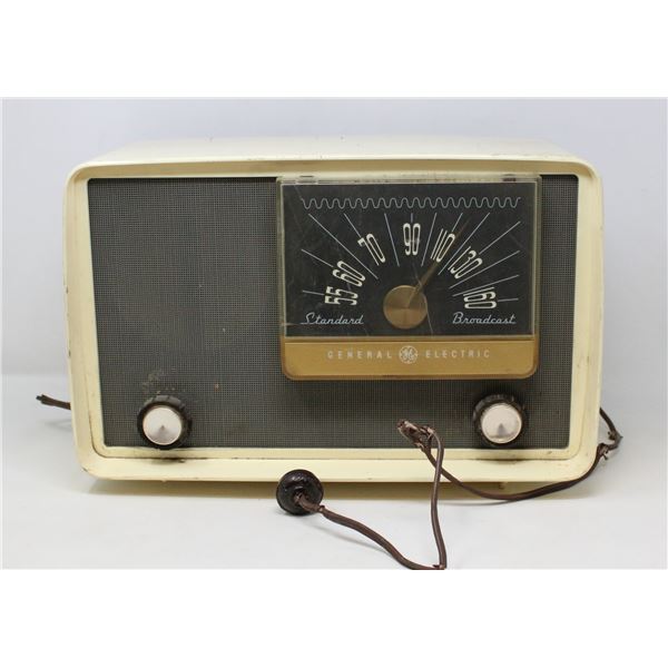 1950S GENERAL ELECTRIC TABLE TOP RADIO