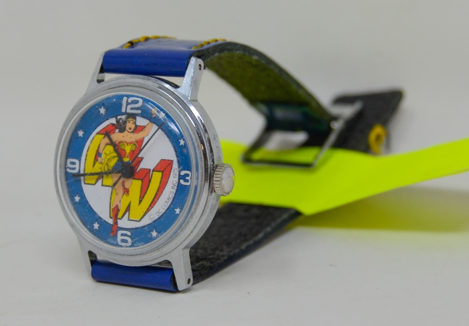 VINTAGE WONDER WOMAN WIND UP WRIST WATCH