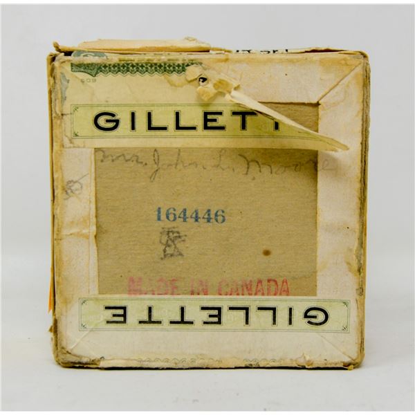 ANTIQUE GILLETTE SAFETY RAZOR SET IN CASE