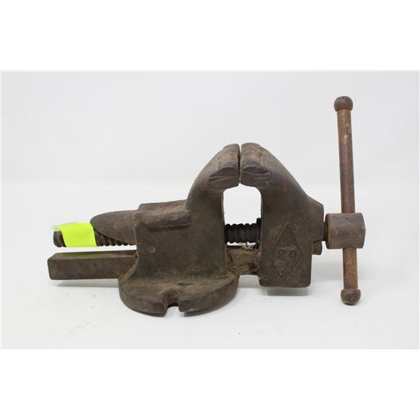 ANTIQUE AMERICAN #2 BENCH VISE