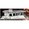 Image 1 : 1950S TIN SERVICE STATION PLAY SET