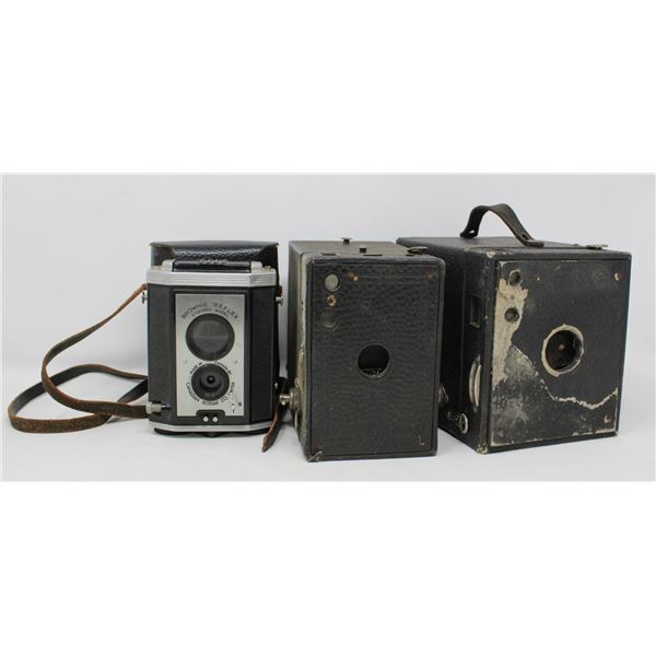 LOT OF VINTAGE CAMERAS
